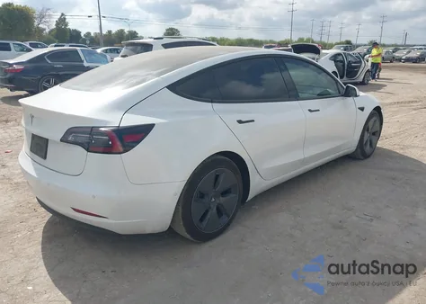 2021 Tesla Model 3 Standard Range Plus Rear-Wheel Drive z USA, uszkodzony, nr VIN 5YJ3E1EA9MF919945